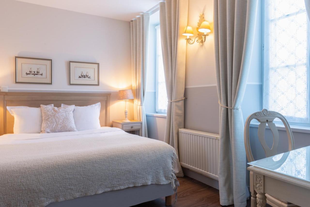 Hotel Traiteur Les Ormes, The Originals Relais Барневил Картере Екстериор снимка