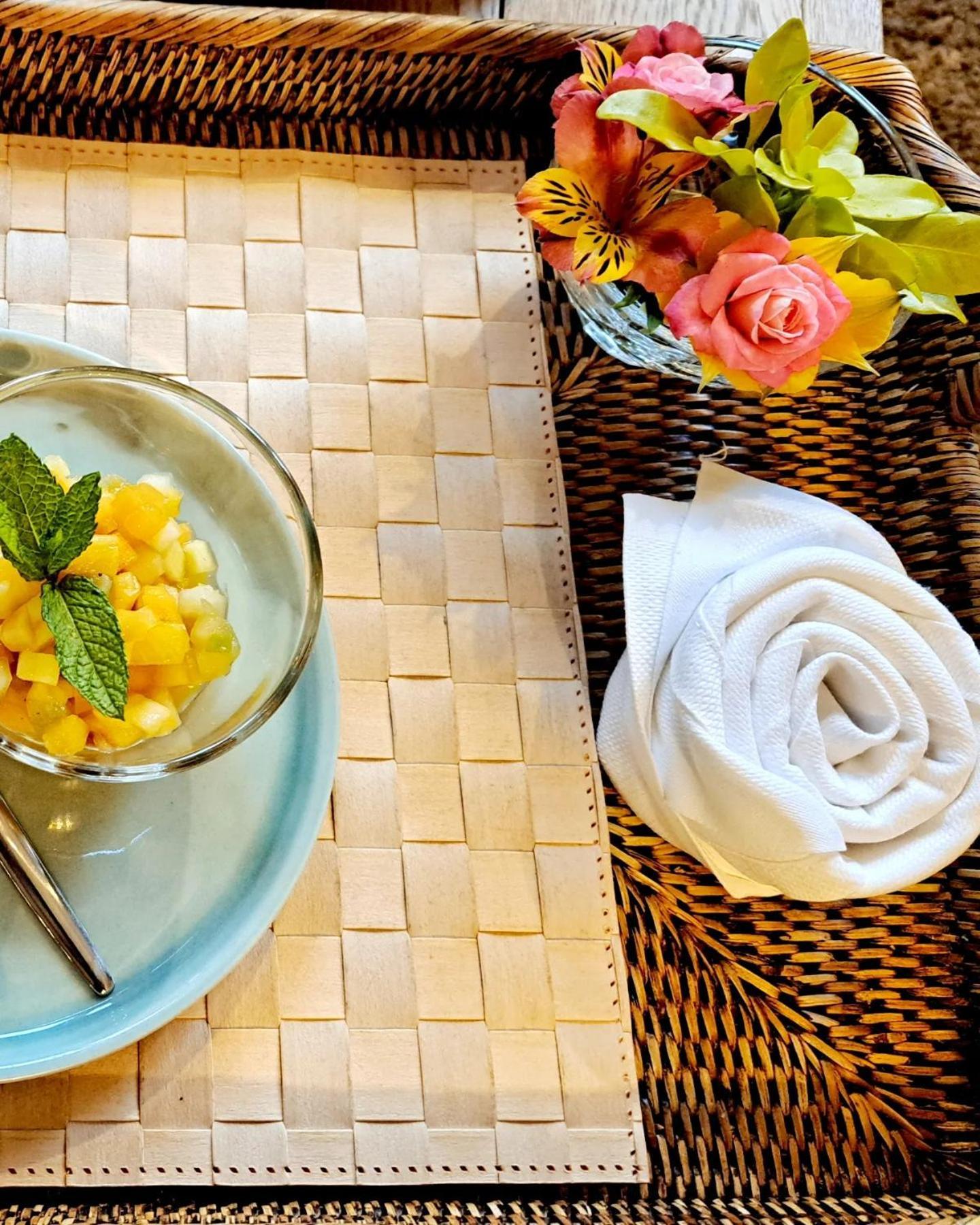 Hotel Traiteur Les Ormes, The Originals Relais Барневил Картере Екстериор снимка